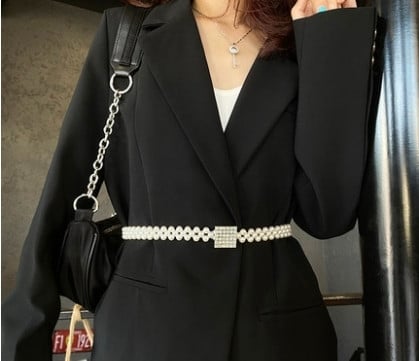 Stílusos női gyöngyöv különböző modellekben