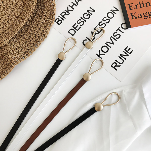 Vékony műbőr öv fém elemmel