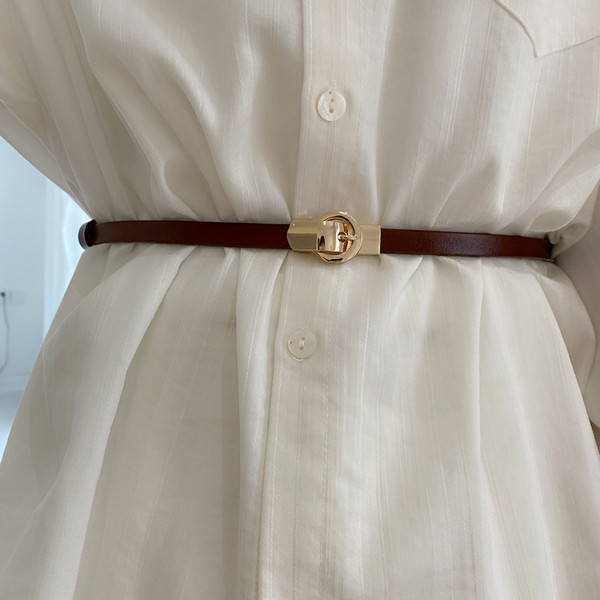 Vékony női öv nem szabványos rögzítéssel