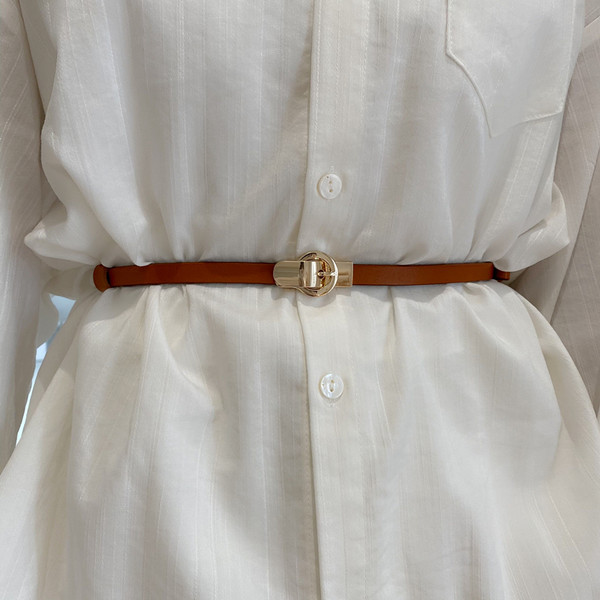 Vékony női öv nem szabványos rögzítéssel