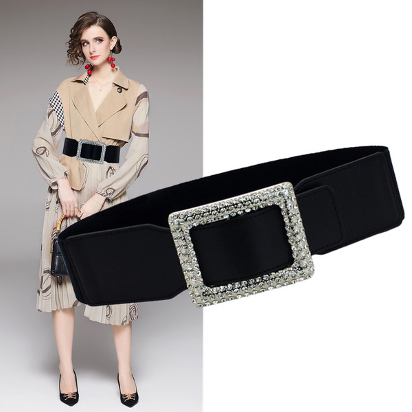 Elasztikus öv kövekkel a derékrészhez