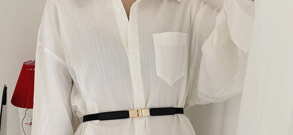 Mindennapi vékony öv fém díszítéssel