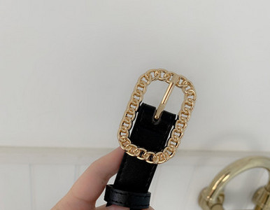 Stílusos női bőr öv fém díszítéssel