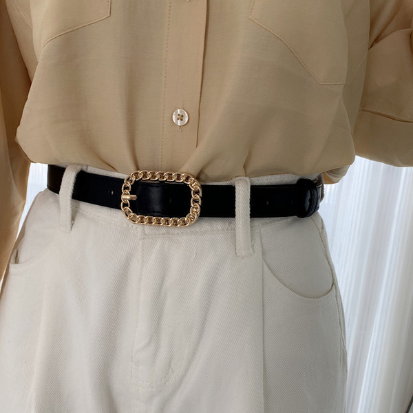 Cureaua de dama eleganta din piele cu decor metalic