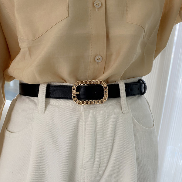 Cureaua de dama eleganta din piele cu decor metalic