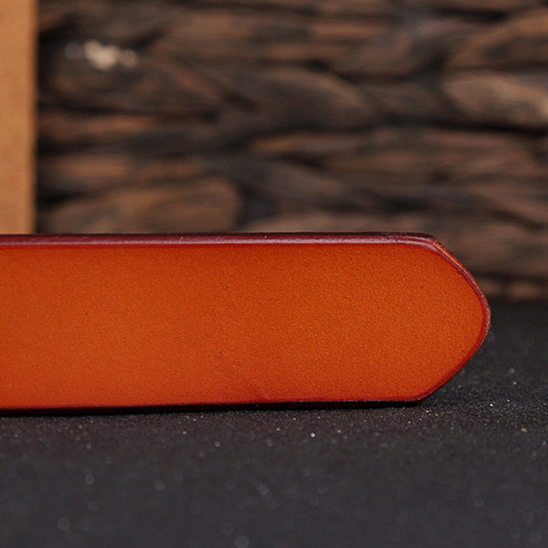 Običan model ženskog remena od eko kože