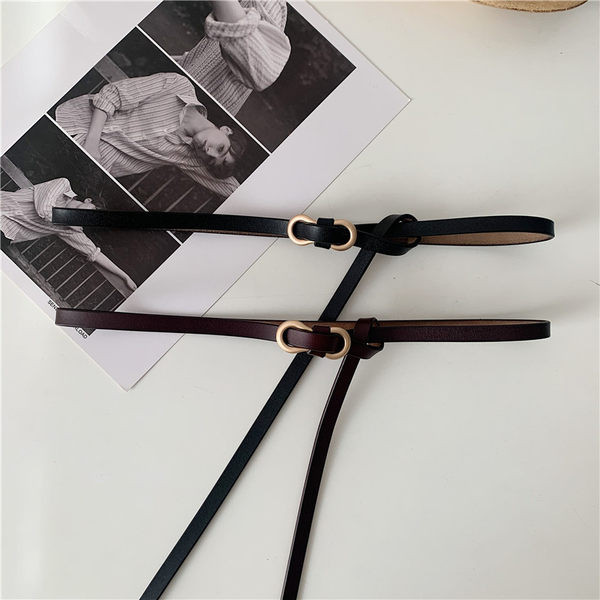 Cureaua subtire din piele de dama cu catarama metalica