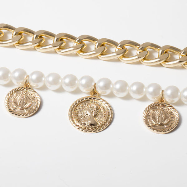 Női öv fémlánccal és gyöngyökkel