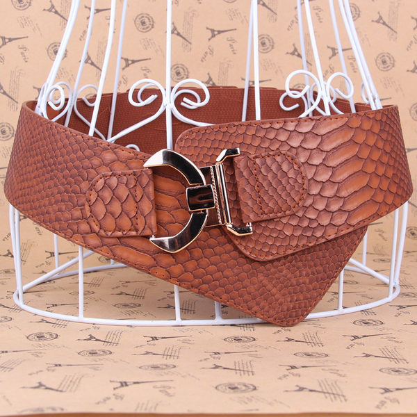 Modern aszimmetrikus öv fém csattal