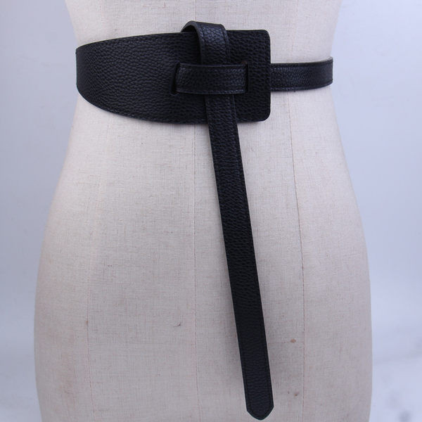 Curea asimetrica din piele de dama