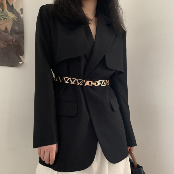 Дамски колан с метално закопчаване в черен цвят