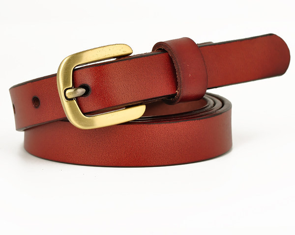 Cureaua din piele cu catarama metalica patrata pentru femei