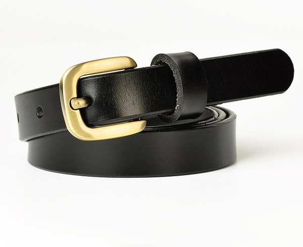 Cureaua din piele cu catarama metalica patrata pentru femei