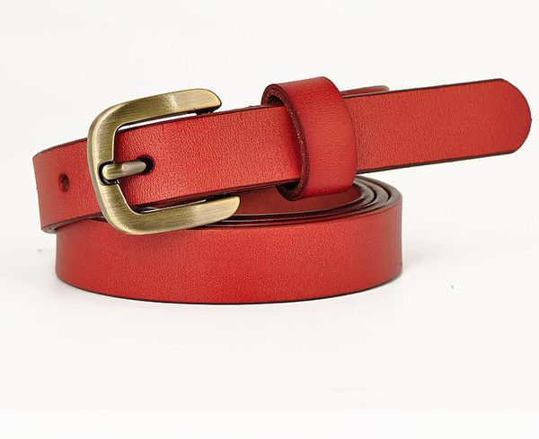 Cureaua din piele cu catarama metalica patrata pentru femei