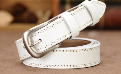 Modern női öv két modellben, vékony és széles