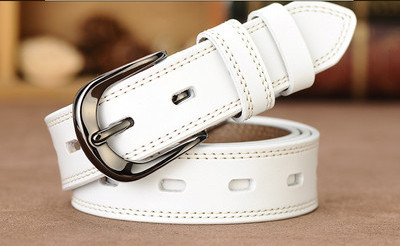 Modern női öv két modellben, vékony és széles