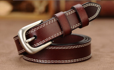 Modern női öv két modellben, vékony és széles