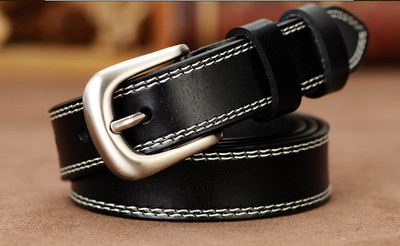 Modern női öv két modellben, vékony és széles