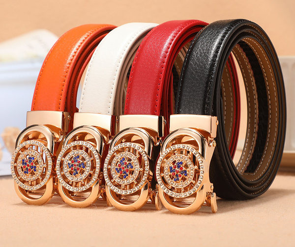 Modern női öv kövekkel díszített fém csattal