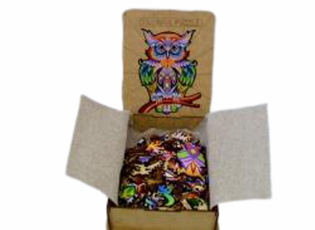 дървени пъзели в кутия ,различни ,високо ниво на сложност