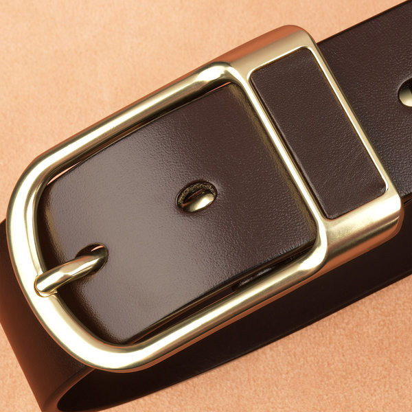 Moderna vīriešu ādas josta divos modeļos