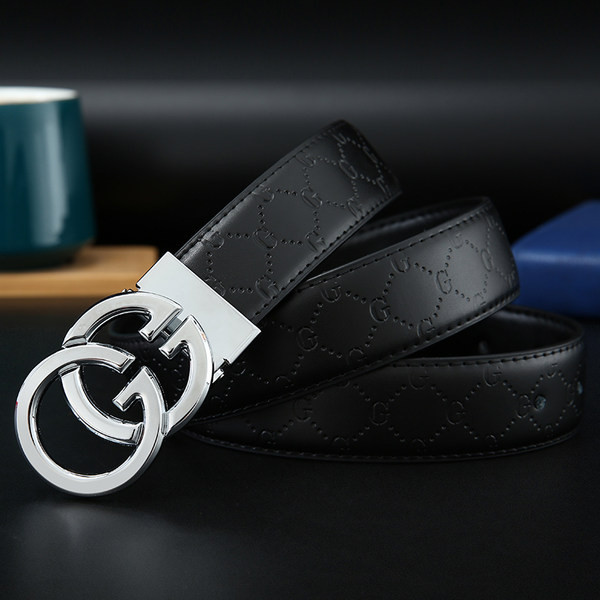 Elegantni muški remen s metalnom kopčom u boji