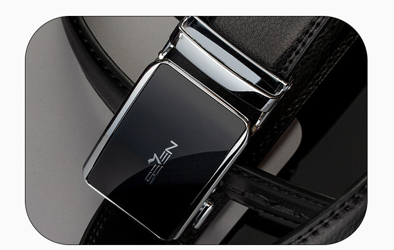 Férfi műbőr öv fém rögzítéssel és felirattal