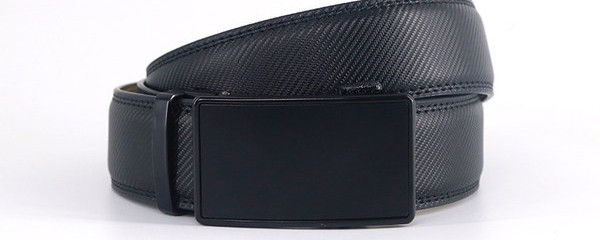 Férfi műbőr öv fém csattal, fekete színben