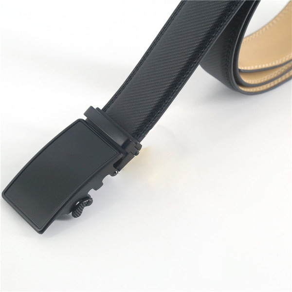 Férfi műbőr öv fém csattal, fekete színben