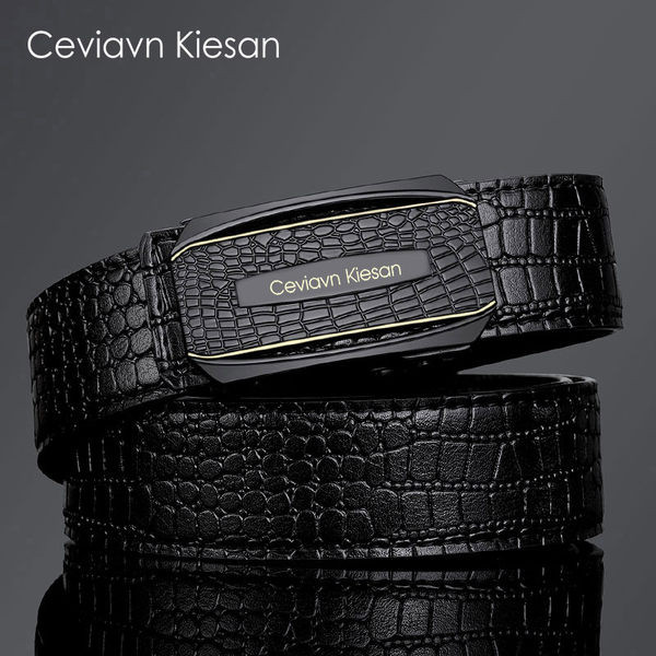 Férfi öv dombornyomott bőrrel és csattal