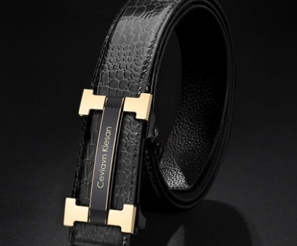 Stílusos férfi bőr öv csattal és felirattal