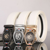 Įvairių modelių stilingas vyriškas baltas odinis diržas