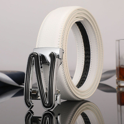 Įvairių modelių stilingas vyriškas baltas odinis diržas