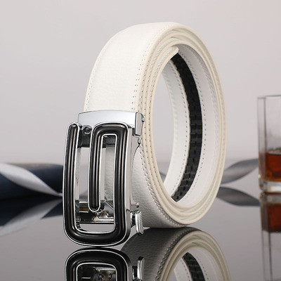 Įvairių modelių stilingas vyriškas baltas odinis diržas