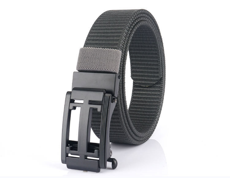 Elastični muški remen jednobojni model s metalnom kopčom