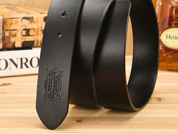 Cureaua moderna din piele fara catarama