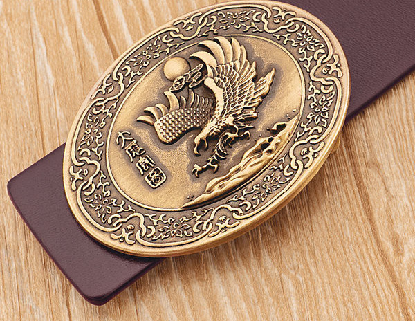 Curea din piele cu decor metalic de culoare maro