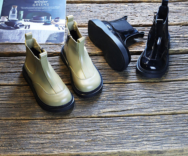 Modern lakkbőr csizma lányoknak