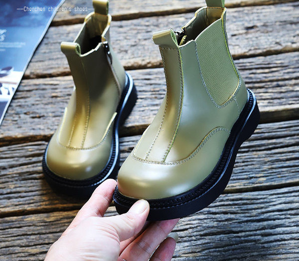 Modern lakkbőr csizma lányoknak