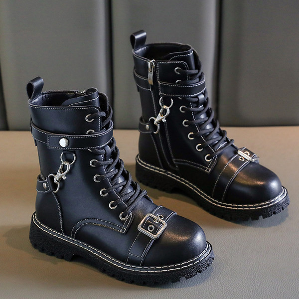 Modern, fűzős és csatos gyerekcsizma lányoknak