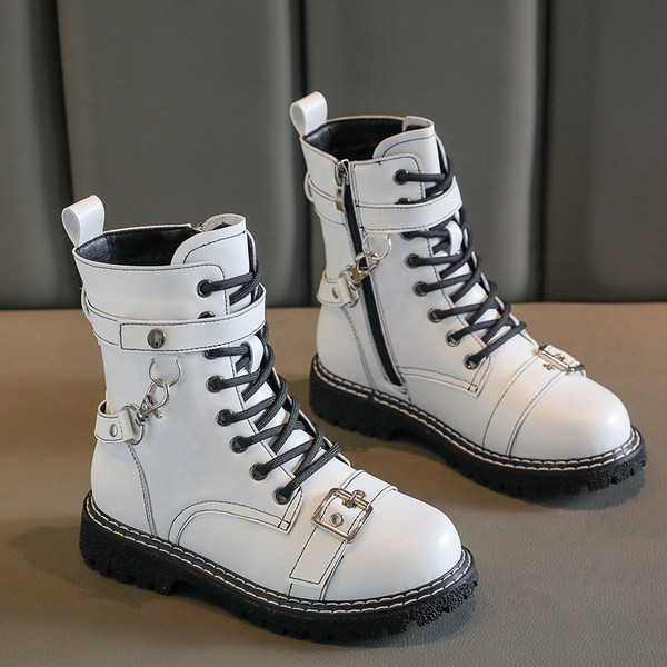 Modern, fűzős és csatos gyerekcsizma lányoknak