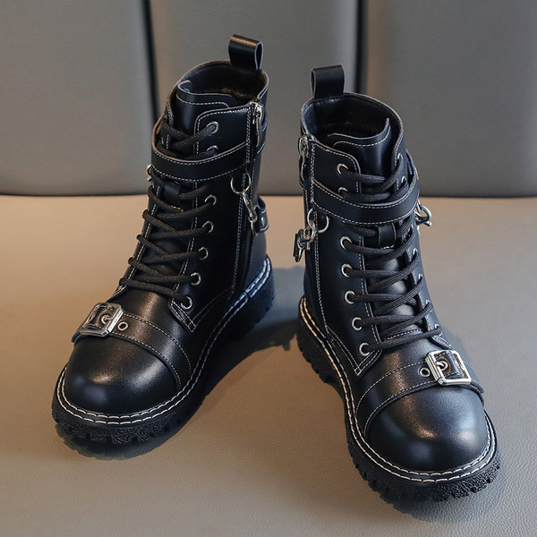 Modern, fűzős és csatos gyerekcsizma lányoknak