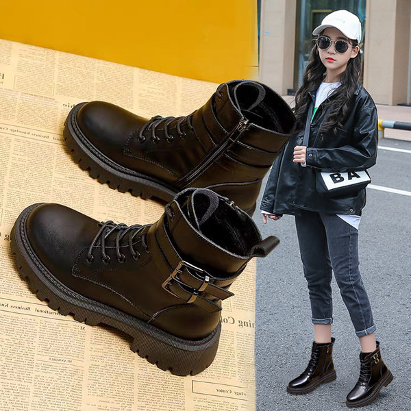 Παιδικά χειμωνιάτικα μποτάκια σε μαύρο χρώμα και αγκράφα