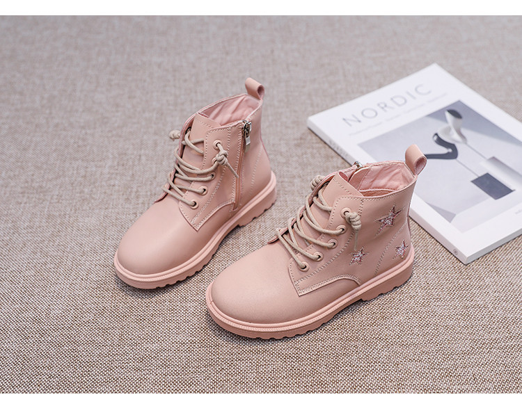 Παιδικά χειμωνιάτικα μποτάκια με κέντημα