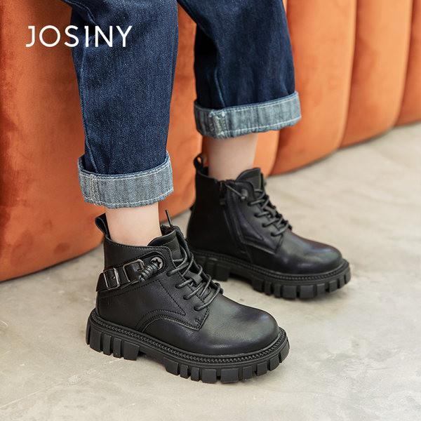 Modern csizma új modell durva talppal és csatokkal