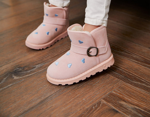 Ζεστές παιδικές μπότες με κεντητική καρδιά