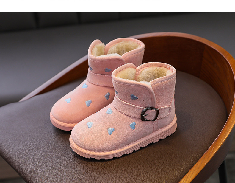Ζεστές παιδικές μπότες με κεντητική καρδιά