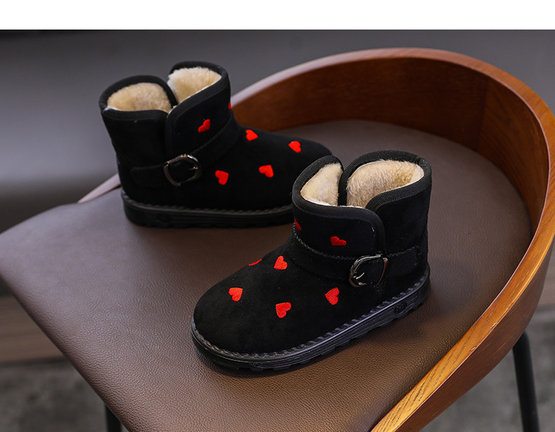 Ζεστές παιδικές μπότες με κεντητική καρδιά