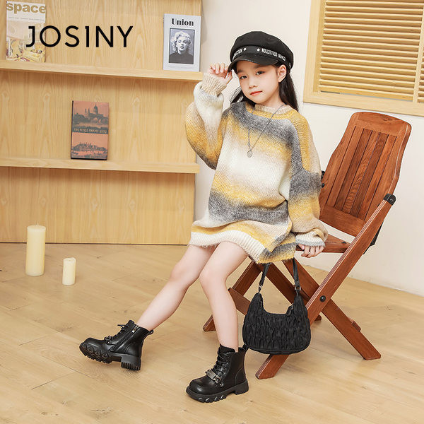 Παιδικά μποτάκια με τραχιά σόλα - μαύρο χρώμα