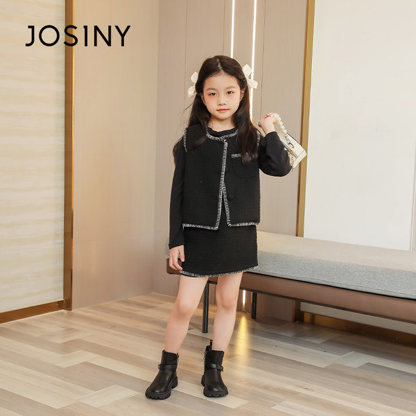 Μοντέρνα παιδικά μποτάκια με μεταλλική διακόσμηση